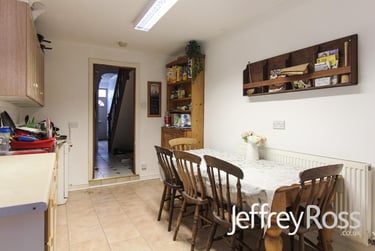 5 bed house, Flora Street, Cathays, Cardiff, CF244EQ - Image 3